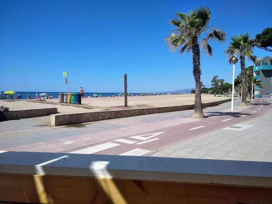 Apartamento En Primera Linea De Playa En Cambrils Apartment Exterior photo