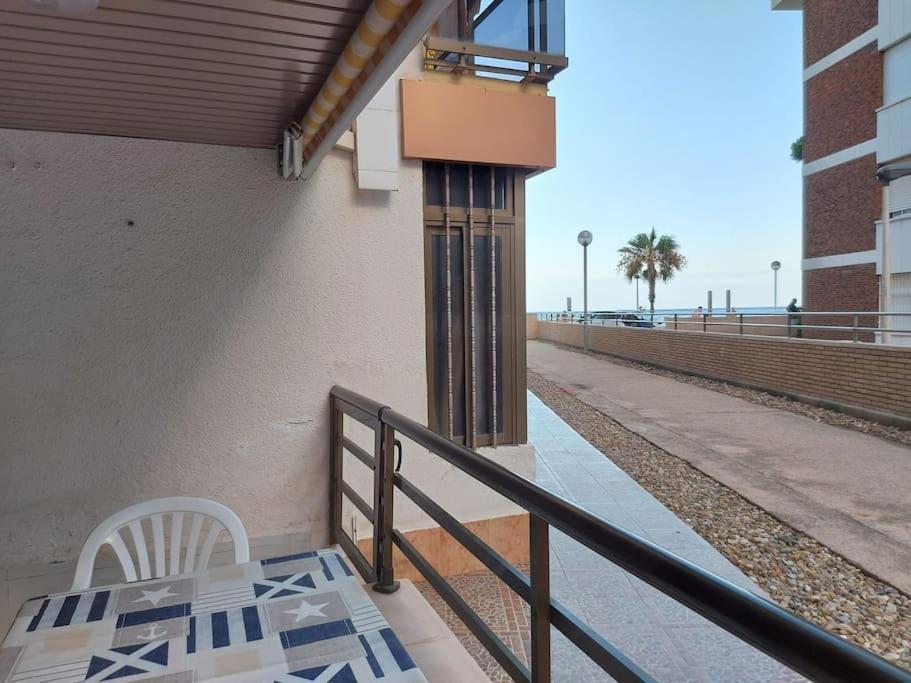 Apartamento En Primera Linea De Playa En Cambrils Apartment Exterior photo